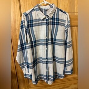 Ladies button up shirt. Size xl